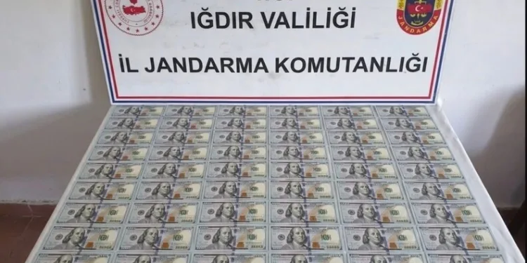 Beylikdüzü’nde taksinin bagajındaki valizde 23 kilogram kokain bulundu: 4 gözaltı