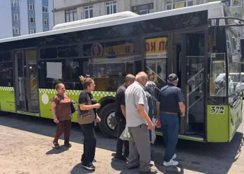 Beylikdüzü’nde taksinin bagajındaki valizde 23 kilogram kokain bulundu: 4 gözaltı
