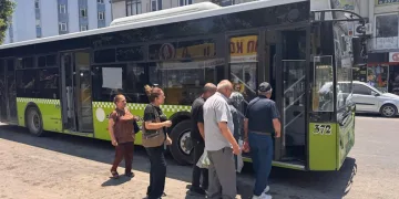 Beylikdüzü’nde taksinin bagajındaki valizde 23 kilogram kokain bulundu: 4 gözaltı