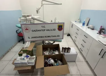 Beylikdüzü’nde taksinin bagajındaki valizde 23 kilogram kokain bulundu: 4 gözaltı