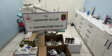 Beylikdüzü’nde taksinin bagajındaki valizde 23 kilogram kokain bulundu: 4 gözaltı