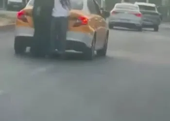 Beylikdüzü’nde taksinin bagajındaki valizde 23 kilogram kokain bulundu: 4 gözaltı