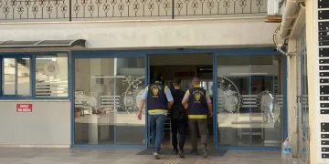 Beylikdüzü’nde taksinin bagajındaki valizde 23 kilogram kokain bulundu: 4 gözaltı