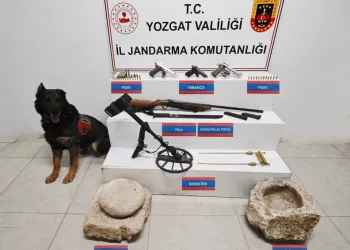 Beylikdüzü’nde taksinin bagajındaki valizde 23 kilogram kokain bulundu: 4 gözaltı