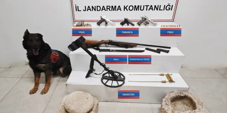 Beylikdüzü’nde taksinin bagajındaki valizde 23 kilogram kokain bulundu: 4 gözaltı