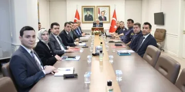 Siirt’te seyir halindeki otomobil alev aldı