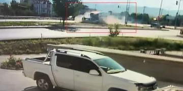 Siirt’te seyir halindeki otomobil alev aldı