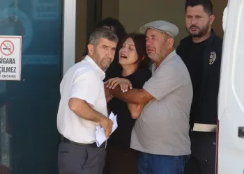Siirt’te seyir halindeki otomobil alev aldı