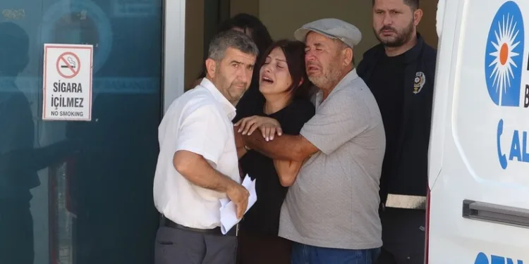 Siirt’te seyir halindeki otomobil alev aldı