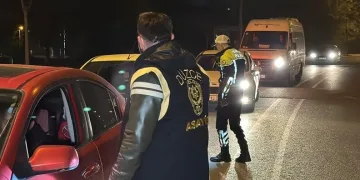 Siirt’te seyir halindeki otomobil alev aldı