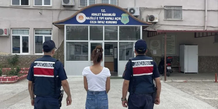 Siirt’te seyir halindeki otomobil alev aldı