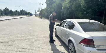 Siirt’te seyir halindeki otomobil alev aldı