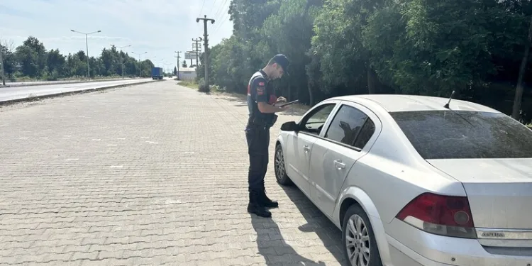 Siirt’te seyir halindeki otomobil alev aldı