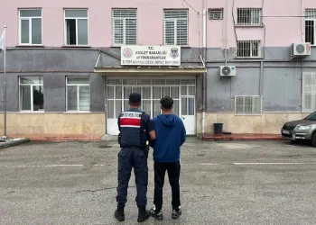 Siirt’te seyir halindeki otomobil alev aldı