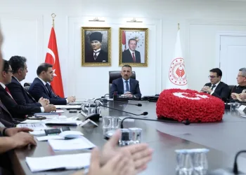 Siirt’te seyir halindeki otomobil alev aldı