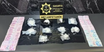 Siirt’te seyir halindeki otomobil alev aldı