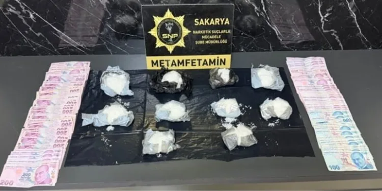 Siirt’te seyir halindeki otomobil alev aldı