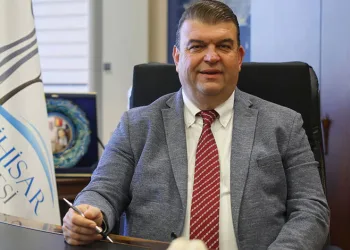 Seferihisar Belediye Başkanı İsmail Yetişkin tutuklandı