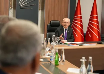 CHP’de disiplin süreci genişliyor: İki belediye başkanı için ihraç talebi