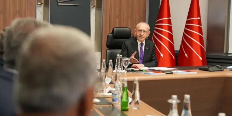 CHP’de disiplin süreci genişliyor: İki belediye başkanı için ihraç talebi