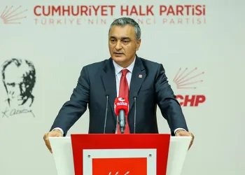 CHP Antalya ve Kayseri il başkanları görevden alındı