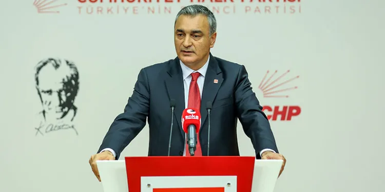 CHP Antalya ve Kayseri il başkanları görevden alındı