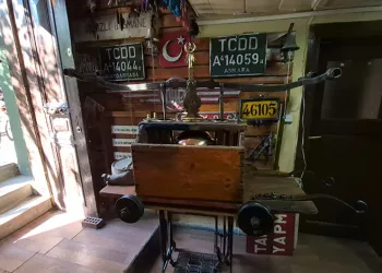 Osmanlı döneminde itfaiyecilikte kullanılan tarihi tulumba zamana meydan okuyor