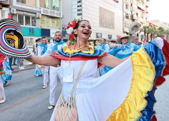 20. Uluslararası Halk Dansları Festivali kortejle başladı