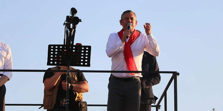 Özel’den ‘butlan’ çıkışı: “İktidar yürüyüşümüzün önünden çekilin”