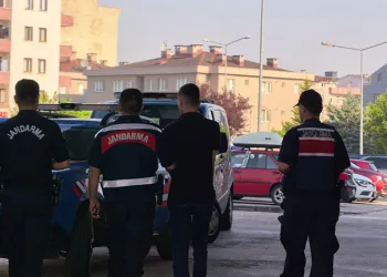 Bursa’da uyuşturucu tacirlerine eş zamanlı baskın