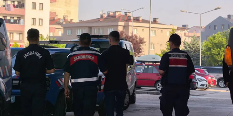 Bursa’da uyuşturucu tacirlerine eş zamanlı baskın
