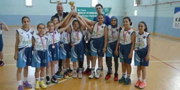 Karacabey Belediyespor’da Kupa Sevinci