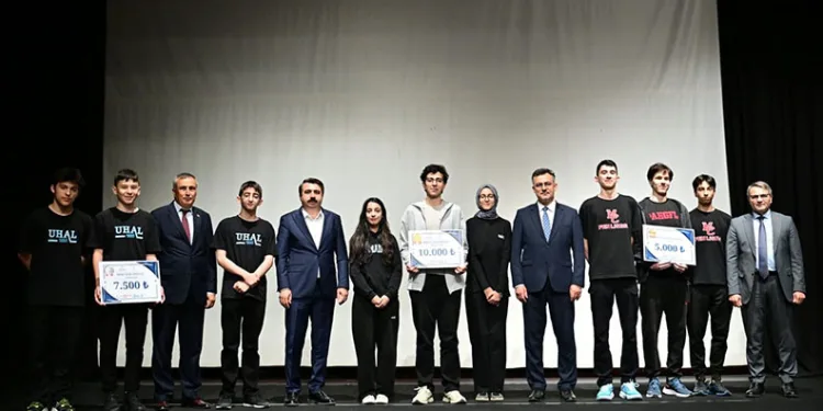 Liselerarası Veri Olimpiyatı’nın ödül töreni gerçekleştirildi