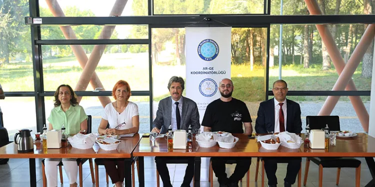 BUÜ’nün başarılı akademisyenleri rektörle buluşmaya devam ediyor