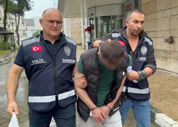Mezarlıkta eşini darbeden koca tutuklandı
