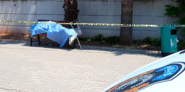 Otobüs durağındaki bankta ölü bulundu
