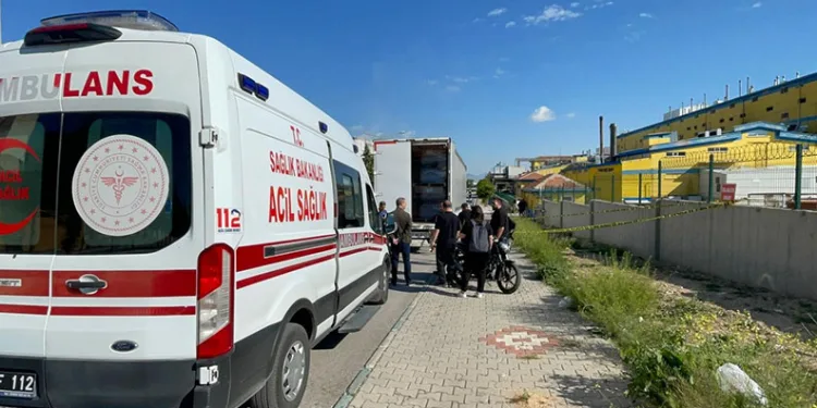 Tır şoförü tırın dorsesinde ölü bulundu