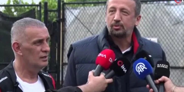 Hidayet Türkoğlu, A Milli Futbol Takımı’nın antrenmanını ziyaret etti
