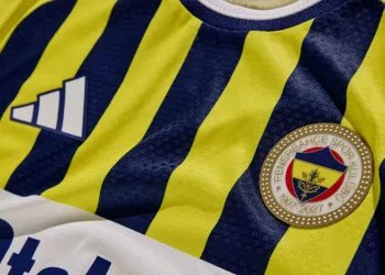 Fenerbahçe’nin 120. yıl logolu formaları tanıtıldı