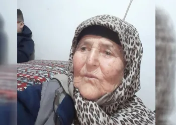 Tarlada uyuyan kadın iş makinesinin altında can verdi