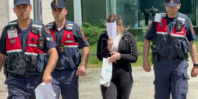 22 yaşındaki genç kız 47 bin adet uyuşturucu hapla yakalandı