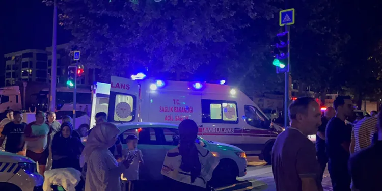 Bursa’da aileler arasında çıkan kavgada kan aktı: 3 yaralı