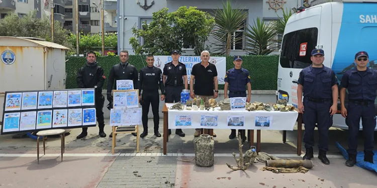 Polis bu kez mavi vatan için temizlik operasyonu yaptı