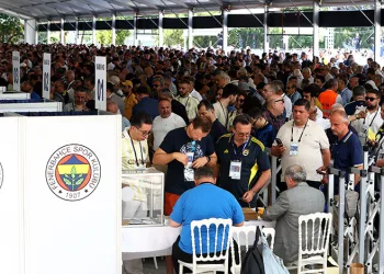 Fenerbahçe’de oy kullanma işlemi başladı