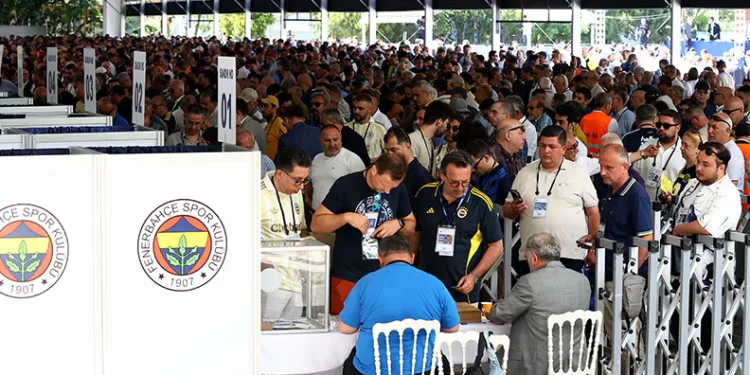 Fenerbahçe’de oy kullanma işlemi başladı