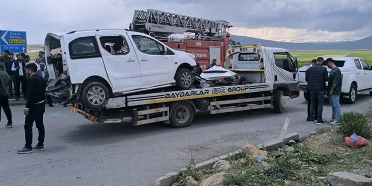 Van’daki feci kaza: Aynı aileden 4 can kaybı