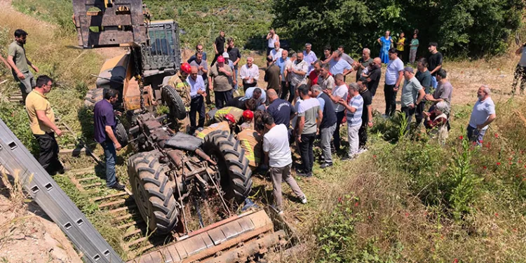 Bursa’da kontrolden çıkan traktör köprüden aşağı uçtu