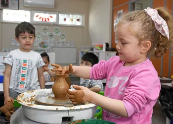 Osmangazi Belediyesi kreşlerinde çocuklar toprağa şekil verdi