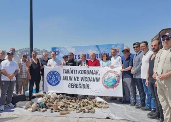 Gemlik’te denizinde dip bucak temizlendi