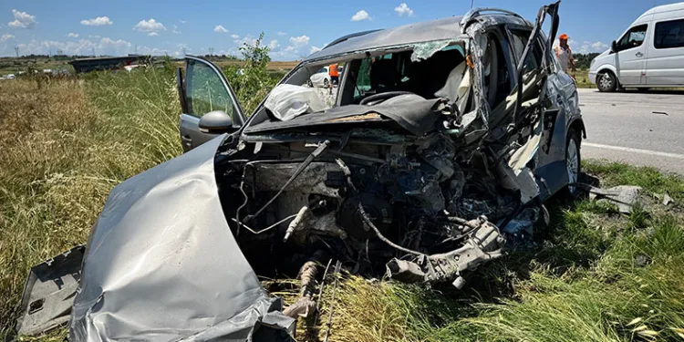 Kazada hurdaya dönen otomobilin sürücüsü hayatını kaybetti